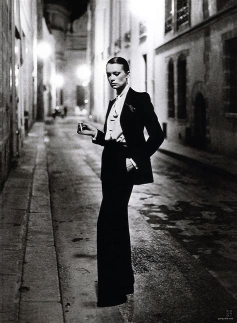 LE SMOKING BY HELMUT NEWTON .